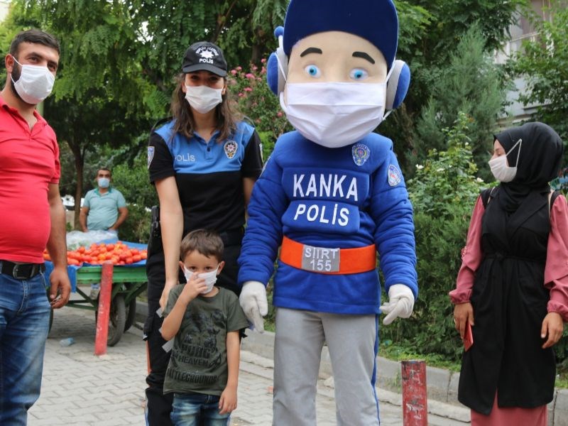 SİİRT POLİSİNDEN 'MASKOTLU' KORONAVİRÜS UYARISI