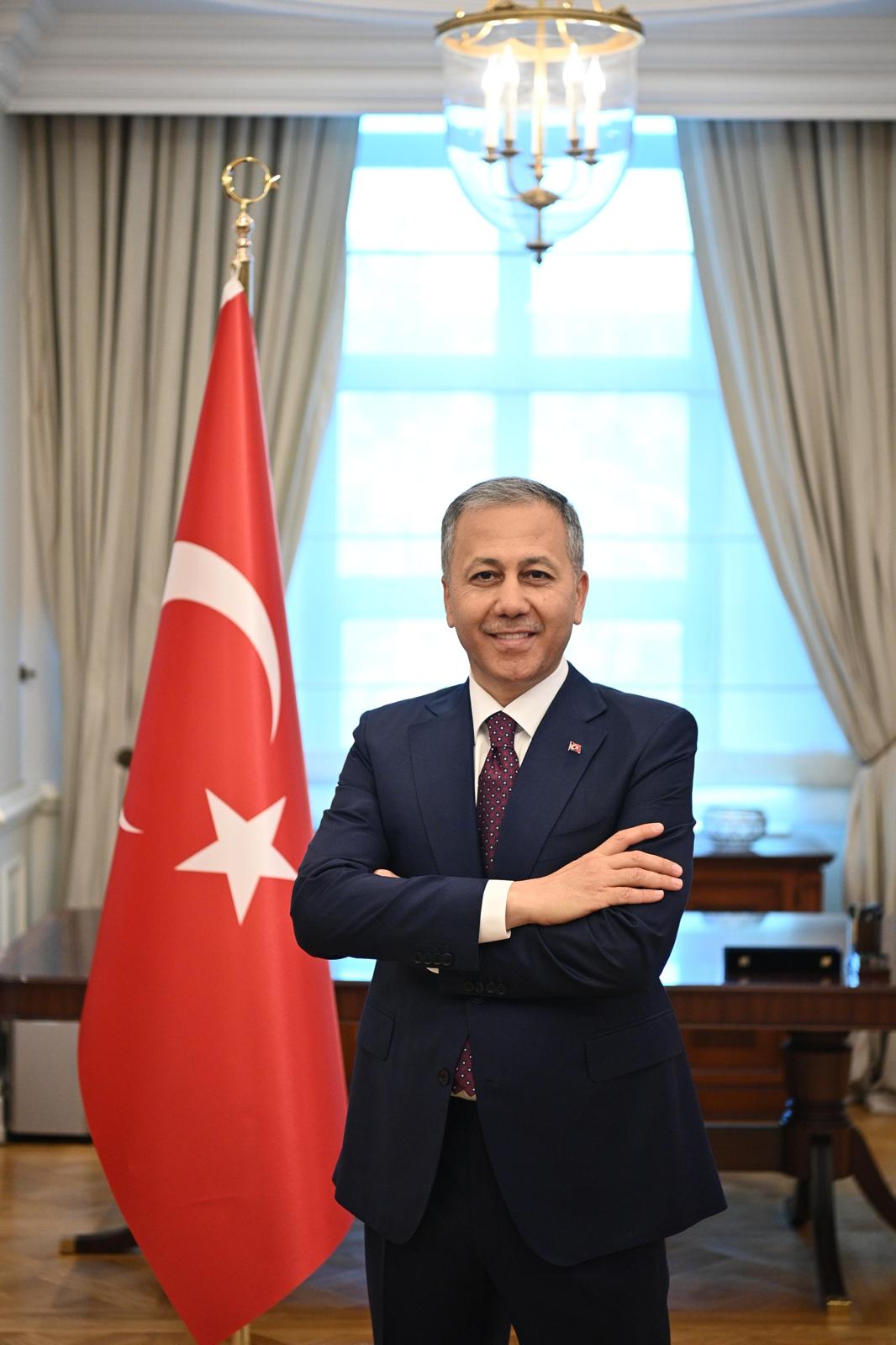 İÇİŞLERİ BAKANIMIZIN EMNİYET TEŞKİLATI MENSUPLARINA YENİ YIL TELSİZ MESAJI