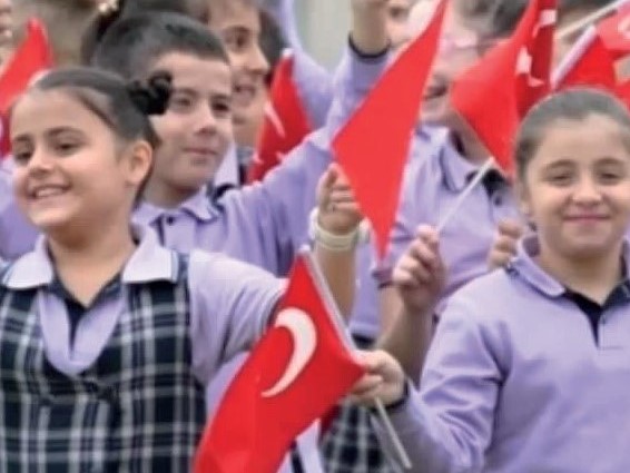 Miniklerin Türk Bayrağı Çoşkusu