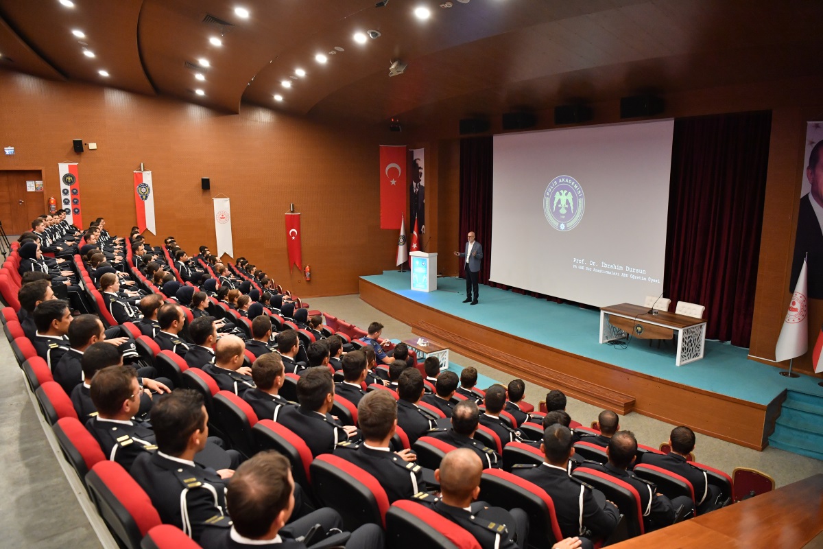 POLİS OKULLARINDA 15 TEMMUZ FETÖ HAİN DARBE GİRİŞİMİ KONFERANSI